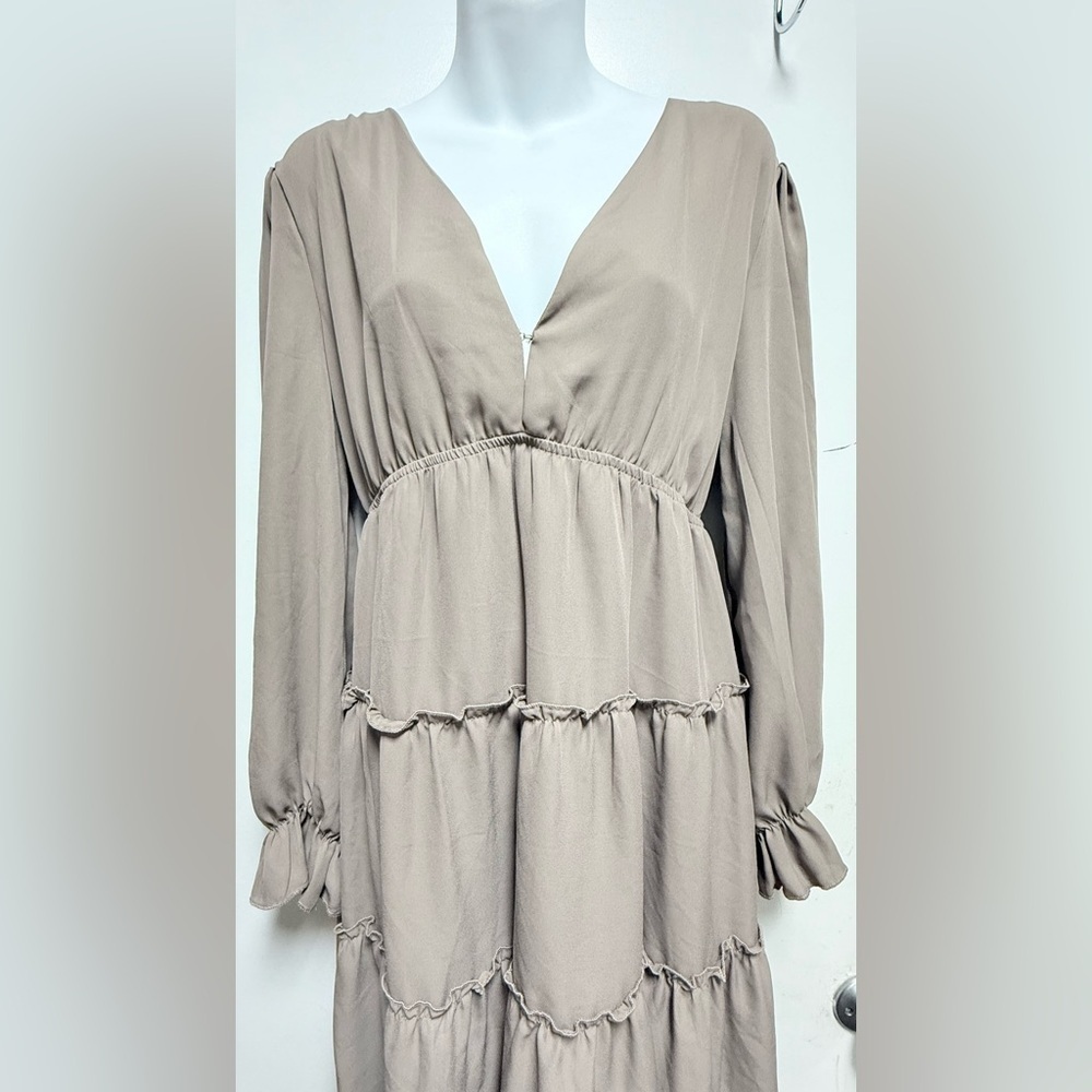 Elegant Beige Women's Dress - Picture 3 of 10